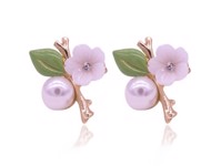 Smukke øreringe med blomster og perler, hvid